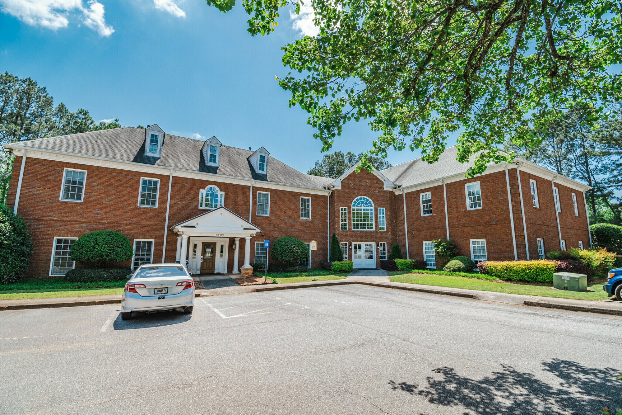 10888 Crabapple Rd, Roswell, GA for lease Building Photo- Image 1 of 13