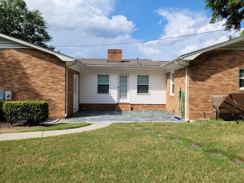 211 Main St, Pineville, NC for sale - Building Photo - Image 3 of 10