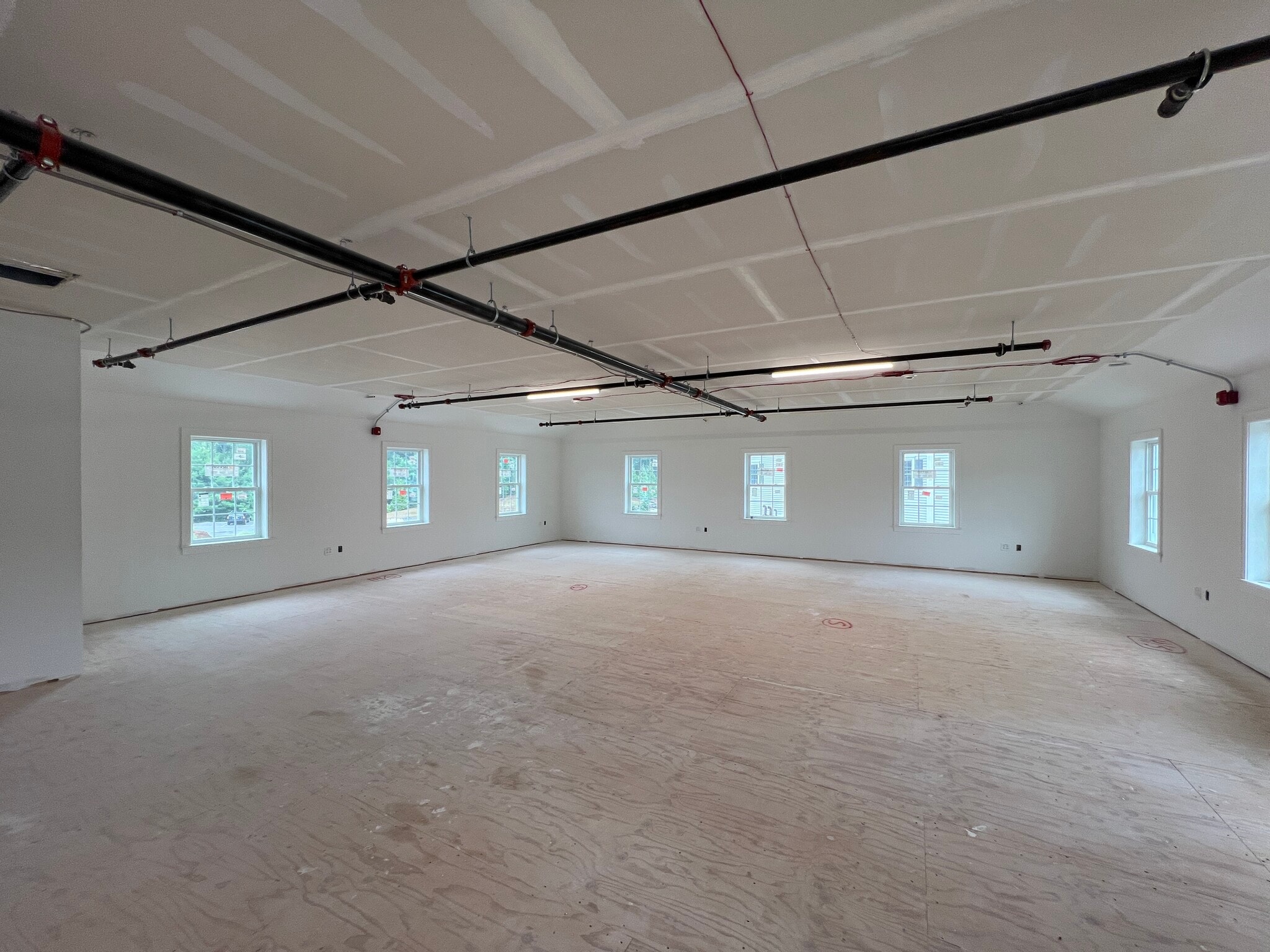 118 Portsmouth Ave, Stratham, NH for lease Interior Photo- Image 1 of 12