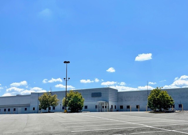 5000 Greenbag Rd, Morgantown, WV for lease - Building Photo - Image 2 of 8