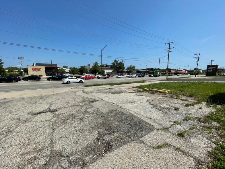 2915 Belvidere Rd, Waukegan, IL for lease - Building Photo - Image 2 of 3