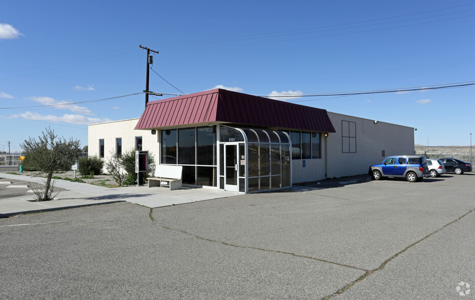 2151 W Main St, Barstow, CA for lease - Building Photo - Image 3 of 8