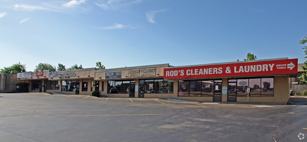 120 E Vandament Ave, Yukon, OK for sale - Primary Photo - Image 1 of 1