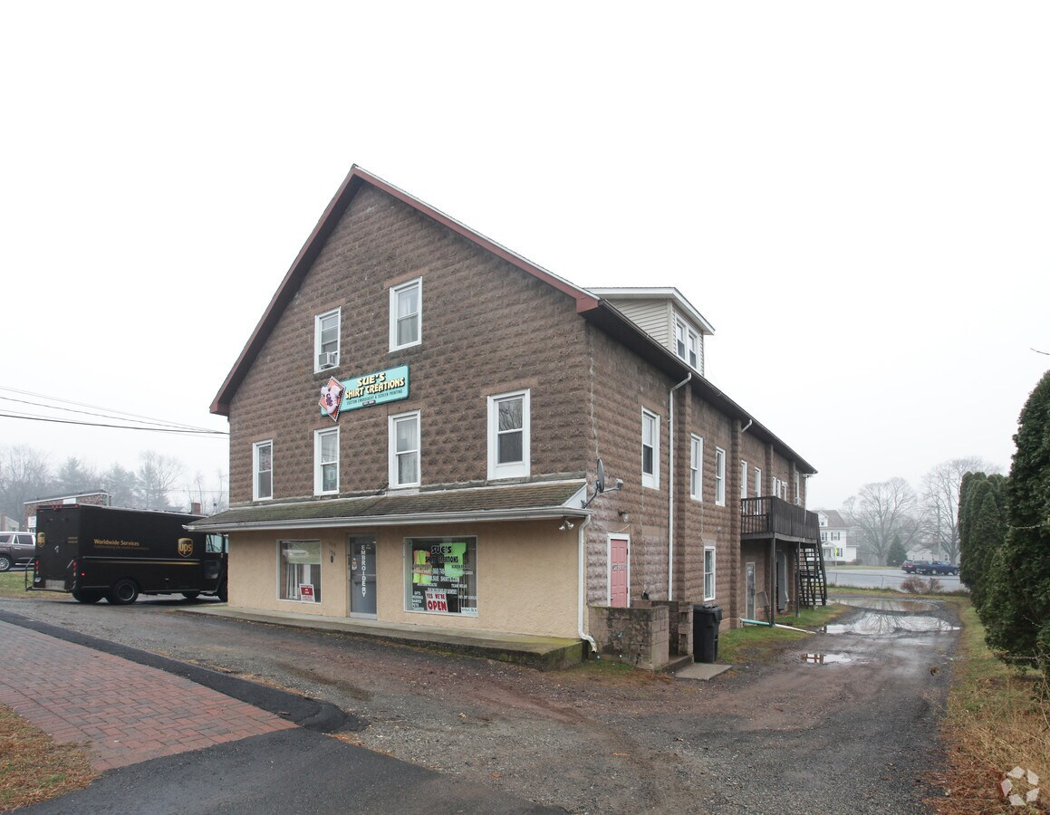 154156 Main St, Somers, CT 06071