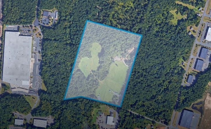 32 Mucko Rd, Bloomfield, CT for sale - Primary Photo - Image 1 of 1