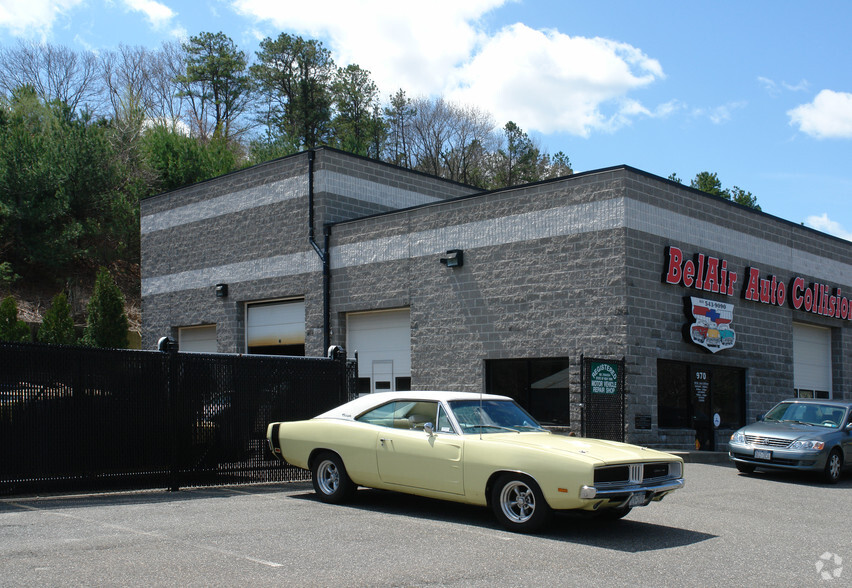 970 W Jericho Tpke, Smithtown, NY for lease - Building Photo - Image 2 of 4