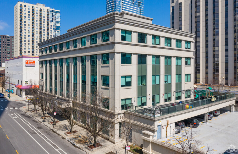 1111 N Wells St, Chicago, IL for lease - Building Photo - Image 1 of 39