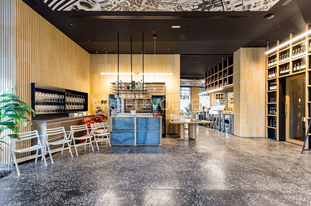 Barcelona, BAR 08019 - Unit - -  - Interior Photo - Image 1 of 6