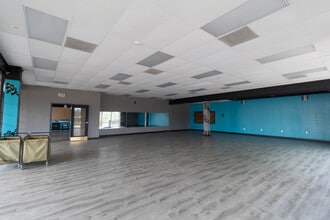 5425 Hwy 6, Missouri City, TX for lease Interior Photo- Image 2 of 8