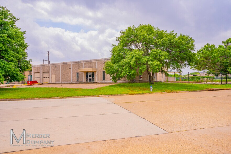 4520 Half Crown Dr, Dallas, TX 75237