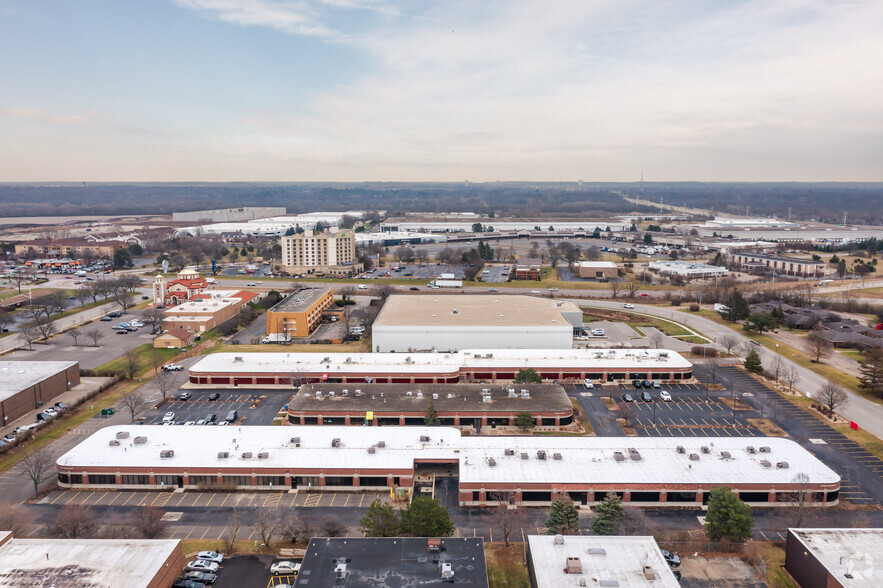 620-630 Tollgate Rd, Elgin, IL for lease - Aerial - Image 2 of 7