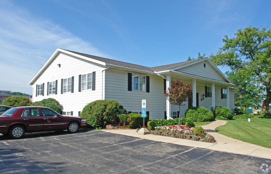 15285 Watertown Plank Rd, Elm Grove, WI for lease - Building Photo - Image 3 of 7
