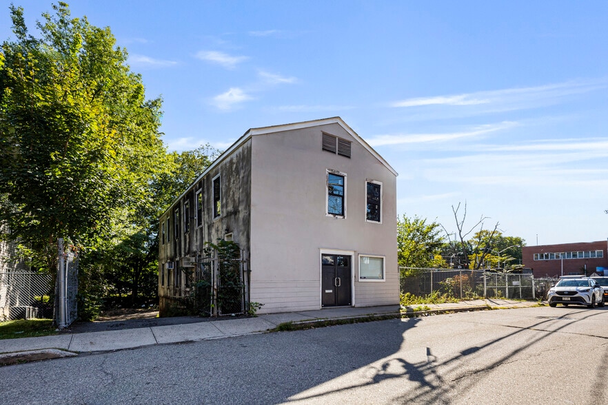 28 Lawrence St, Spring Valley, NY for lease - Building Photo - Image 2 of 8