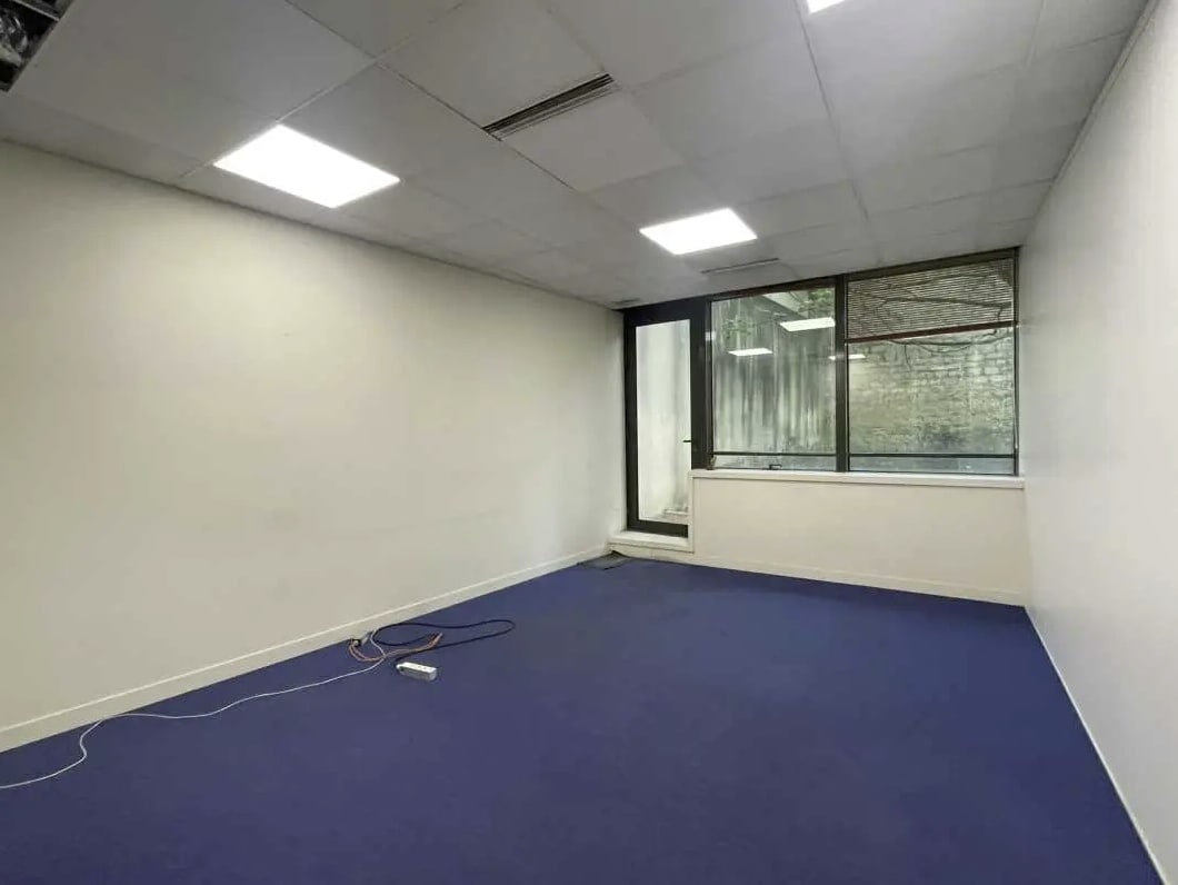 Office in Montreuil for lease Interior Photo- Image 1 of 4