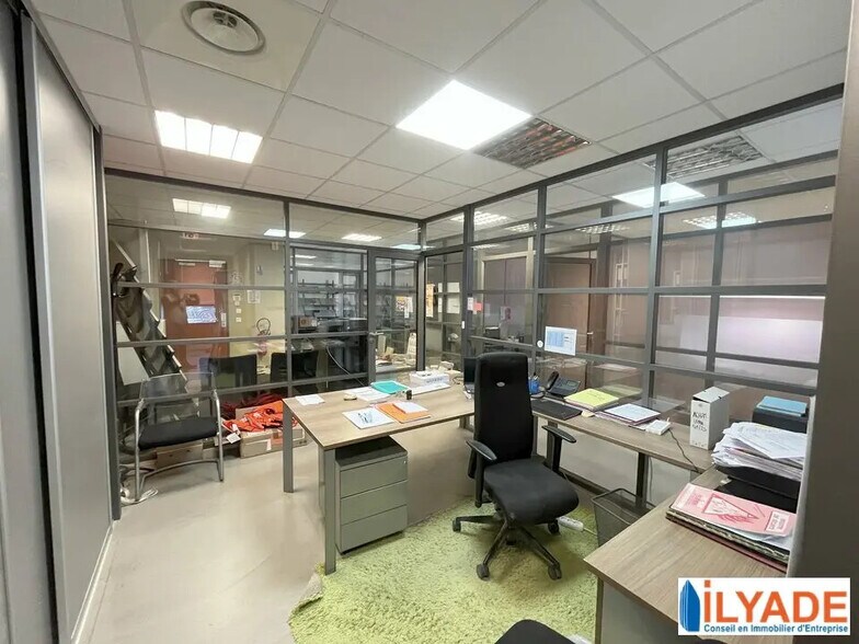 Office in Meyreuil for sale - Interior Photo - Image 2 of 5