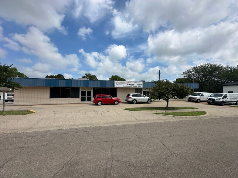 3230 Apple St, Lincoln, NE for sale - Building Photo - Image 1 of 38
