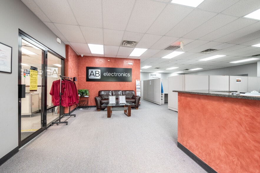 61 Commerce Rd, Brookfield, CT for lease - Interior Photo - Image 3 of 14