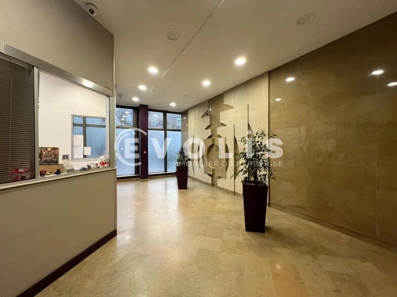 Office in Montreuil for lease - Lobby - Image 1 of 10