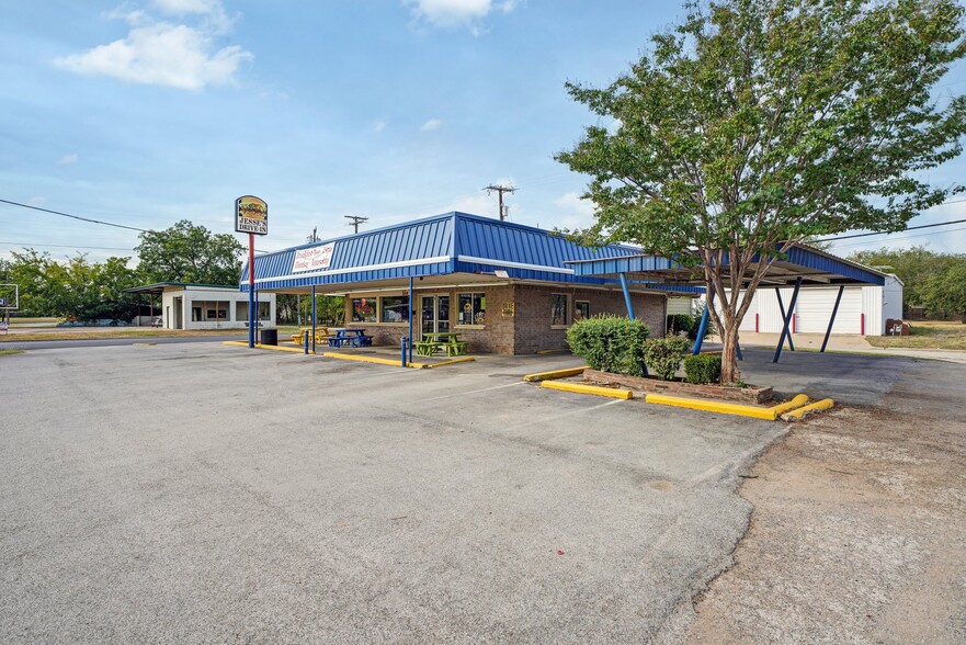 1504 S Oak Ave, Mineral Wells, TX for sale - Building Photo - Image 3 of 28