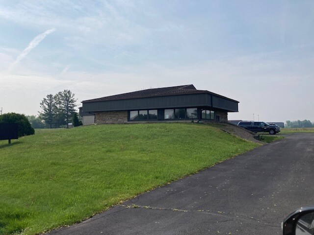 2415 Augustine Rd, Neenah, WI for sale - Building Photo - Image 2 of 2