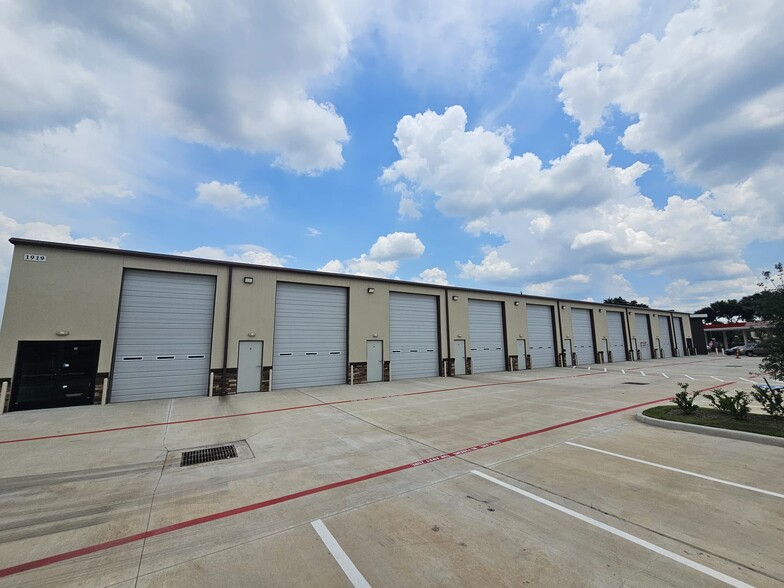 1919 FM 1092 Rd, Missouri City, TX for lease - Building Photo - Image 2 of 6