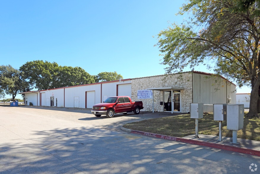 1013 S IH 45, Hutchins, TX for lease - Building Photo - Image 2 of 9