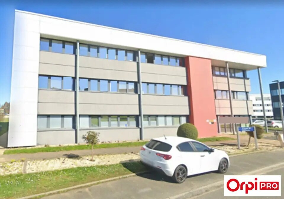 Office in Plérin for lease Building Photo- Image 1 of 3