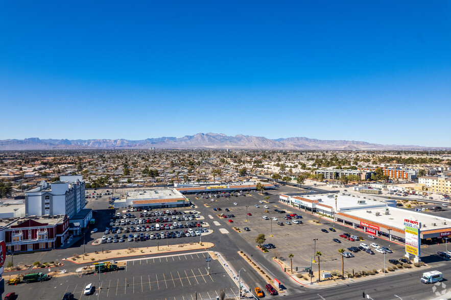 500-640 S Decatur Blvd, Las Vegas, NV for lease - Building Photo - Image 2 of 10