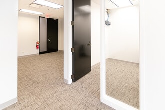 1821 Walden Office Sq, Schaumburg, IL for lease Interior Photo- Image 2 of 5