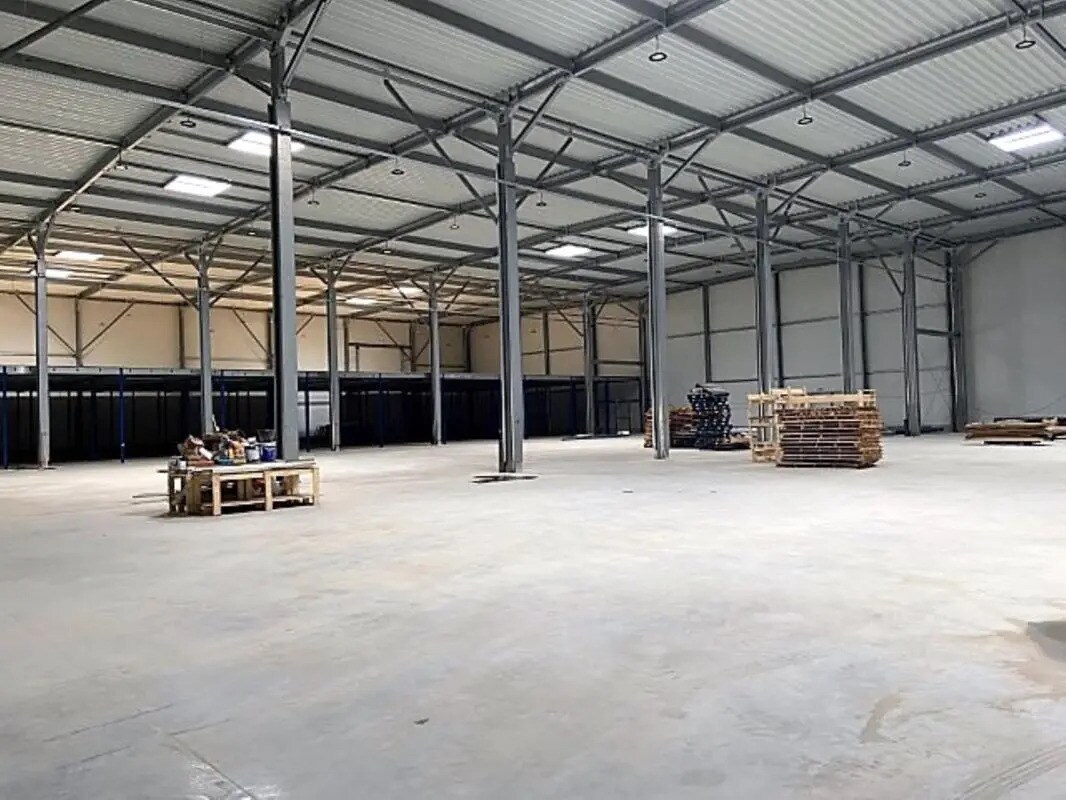 Industrial in Saint-Pathus for lease Building Photo- Image 1 of 7