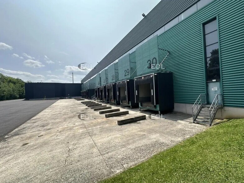 Industrial in Marly-la-Ville for lease - Building Photo - Image 2 of 4