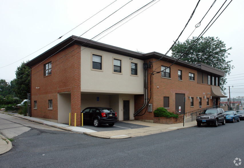 1726-1730 W Chew St, Allentown, PA for sale - Building Photo - Image 2 of 27