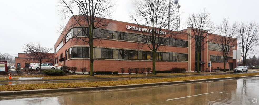 620 S 76th St, Milwaukee, WI for lease - Primary Photo - Image 2 of 25