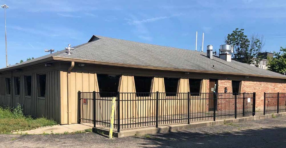 2198 E Sharon Rd, Sharonville, OH 45241