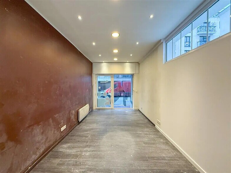 Retail in Paris for lease - Building Photo - Image 2 of 5