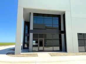 21901 US-79 Hwy, Taylor, TX for lease Building Photo- Image 2 of 4