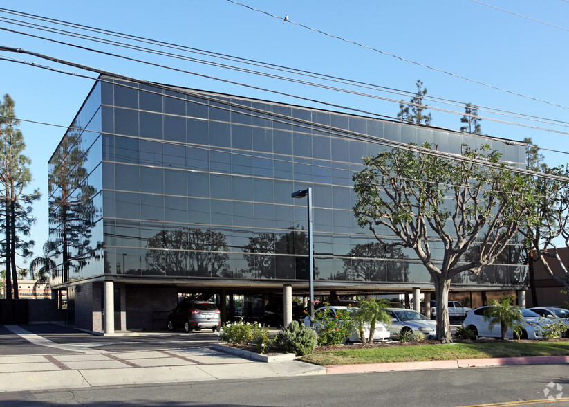 1700 W Katella Ave, Orange, CA for lease - Building Photo - Image 2 of 9