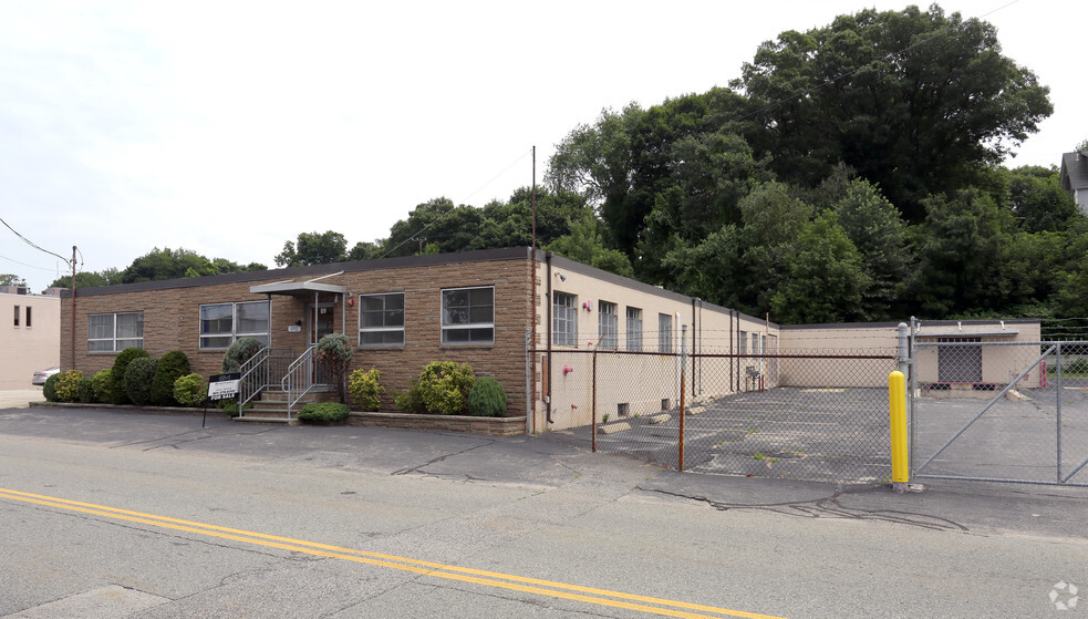 89 Valley St, East Providence, RI for sale - Primary Photo - Image 1 of 1