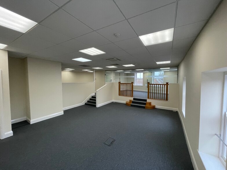 36 Milford St, Salisbury for lease - Building Photo - Image 2 of 6