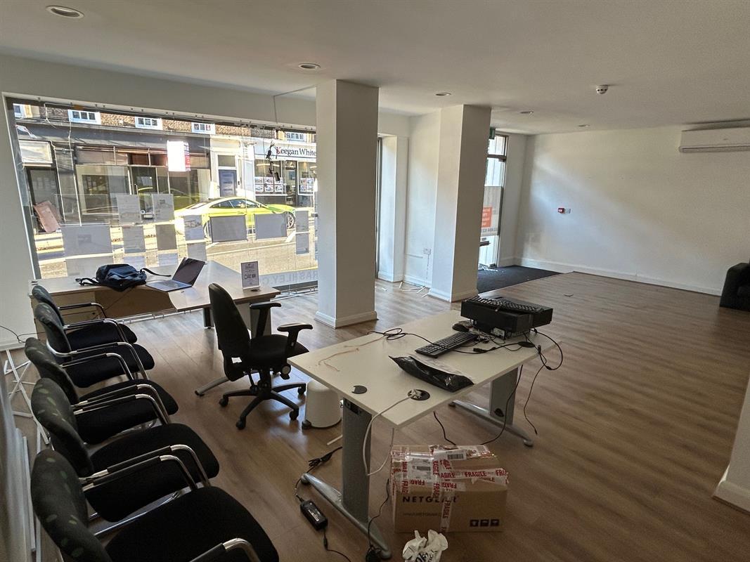 34 Crendon St, High Wycombe for lease Interior Photo- Image 1 of 3