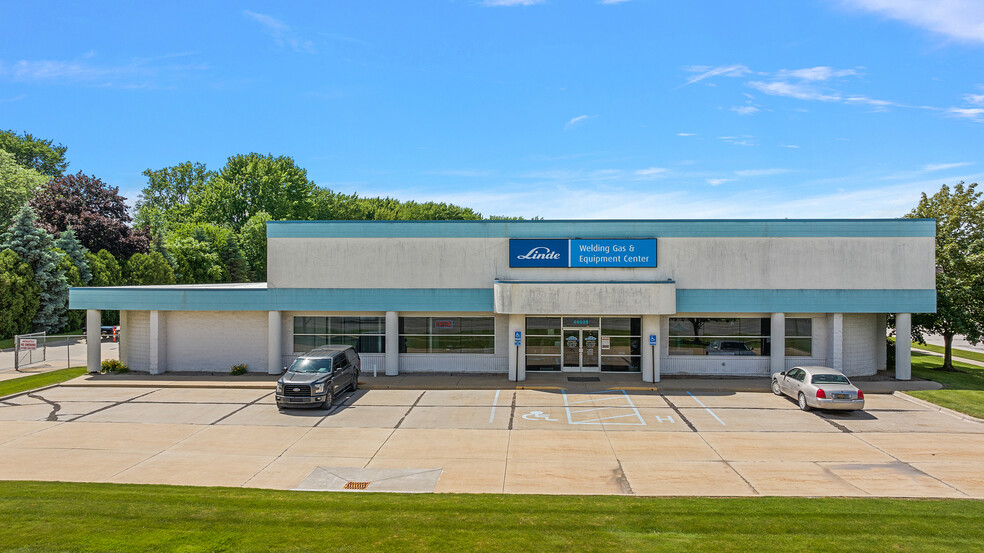 46025 N Gratiot Ave, Macomb Township, MI for sale - Building Photo - Image 1 of 8