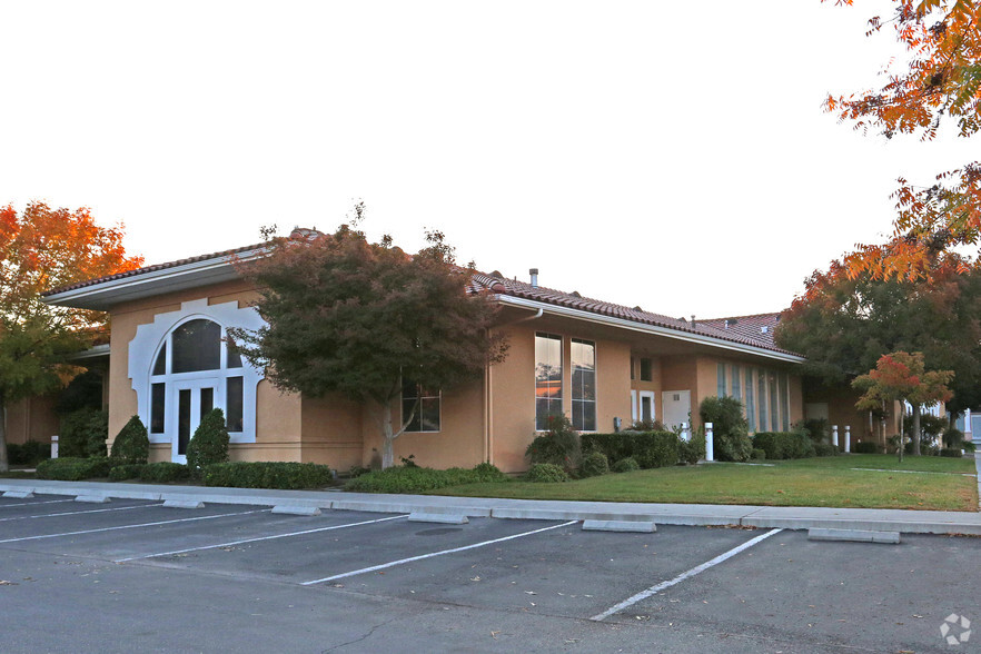 9493 N Fort Washington Rd, Fresno, CA for lease - Building Photo - Image 2 of 5