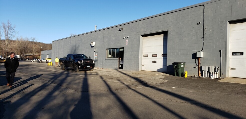 235 E Main St, Thomaston, CT for sale - Building Photo - Image 1 of 1