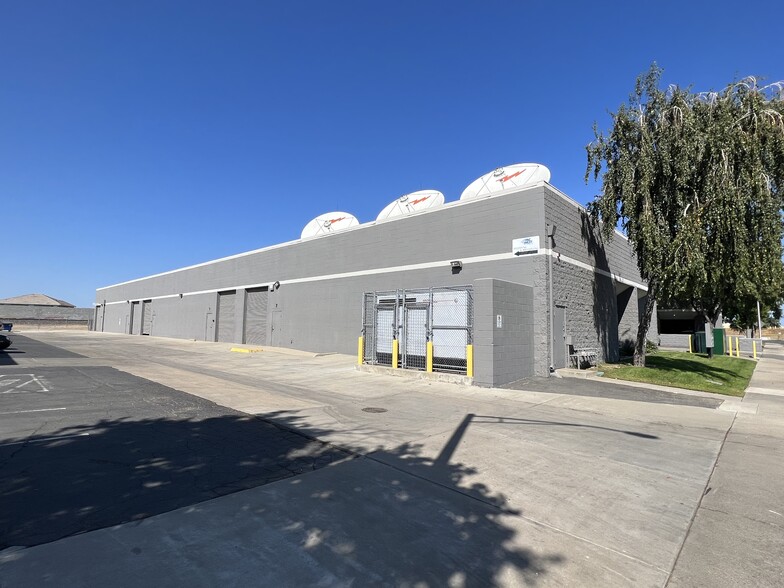 4211 Coronado Ave, Stockton, CA for lease - Building Photo - Image 2 of 4