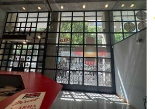 Retail in Barcelona, Barcelona for lease Interior Photo- Image 2 of 7