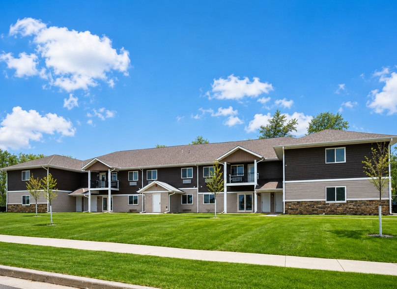 102 Ridge Rd, Osceola, WI for sale - Building Photo - Image 1 of 26