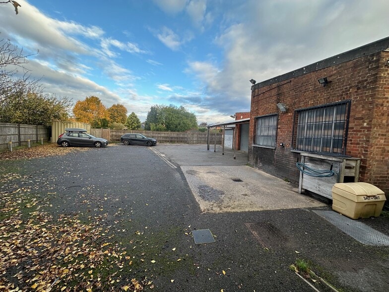 73 Furze Platt Road, Maidenhead for lease - Building Photo - Image 3 of 16