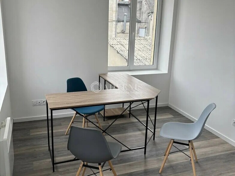 Office in Saint-Florent-sur-Cher for lease - Interior Photo - Image 1 of 3