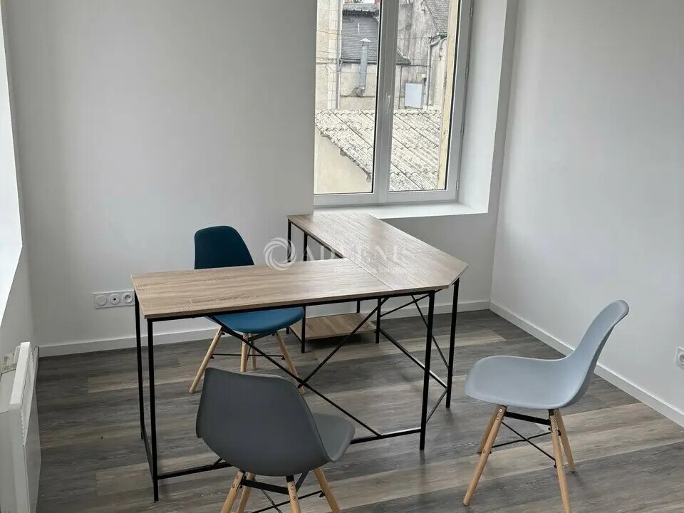 Office in Saint-Florent-sur-Cher for lease Interior Photo- Image 1 of 4