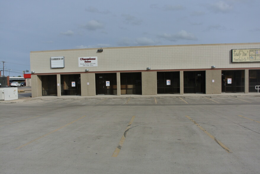 2501 S W S Young Dr, Killeen, TX for lease - Building Photo - Image 2 of 5